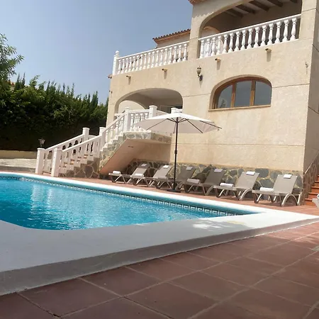 Agradable Con Piscina Y Vistas Al Mar Villa