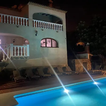 Agradable Con Piscina Y Vistas Al Mar 빌라 *