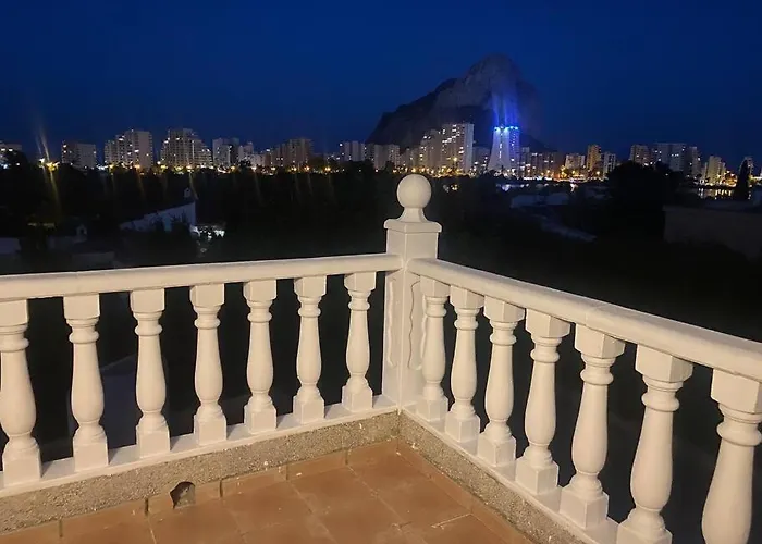 Agradable Con Piscina Y Vistas Al Mar 빌라 칼페