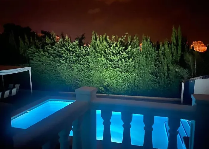 Agradable Con Piscina Y Vistas Al Mar 빌라 *