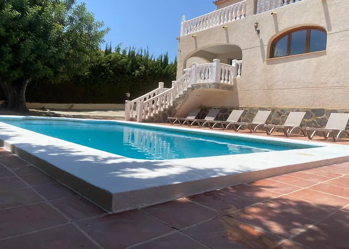 Agradable Con Piscina Y Vistas Al Mar 빌라 *