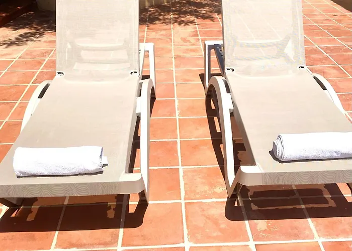 Agradable Con Piscina Y Vistas Al Mar 빌라