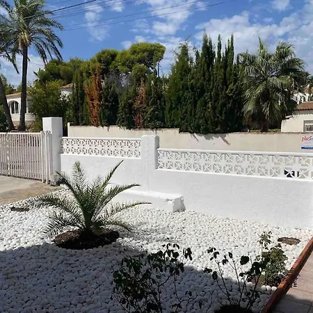 Agradable Con Piscina Y Vistas Al Mar カルプ