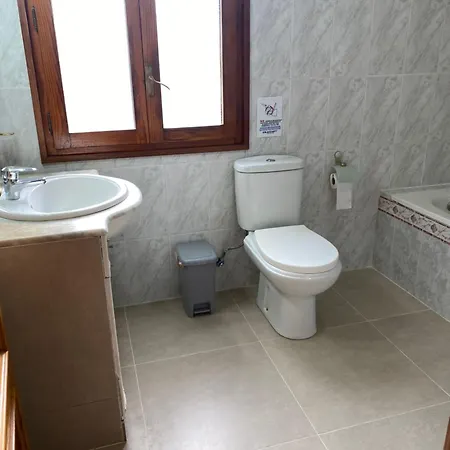 Agradable Con Piscina Y Vistas Al Mar Villa