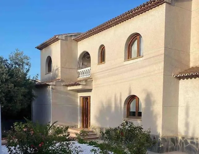 Agradable Con Piscina Y Vistas Al Mar Villa Calpe