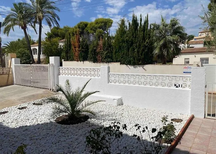 Agradable Con Piscina Y Vistas Al Mar Кальпе