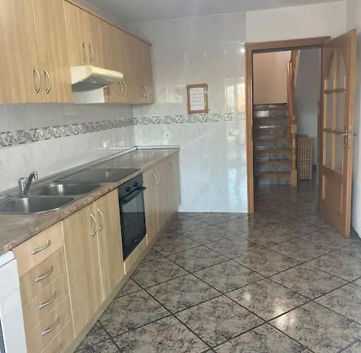 Agradable Con Piscina Y Vistas Al Mar Villa