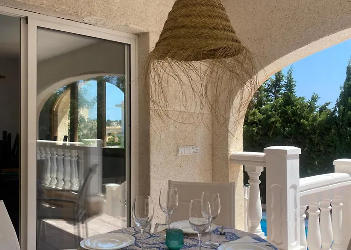 Agradable Con Piscina Y Vistas Al Mar Villa Calpe