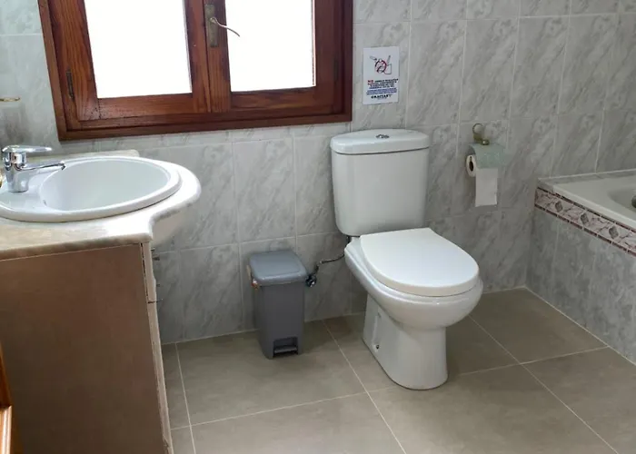 Agradable Con Piscina Y Vistas Al Mar Villa